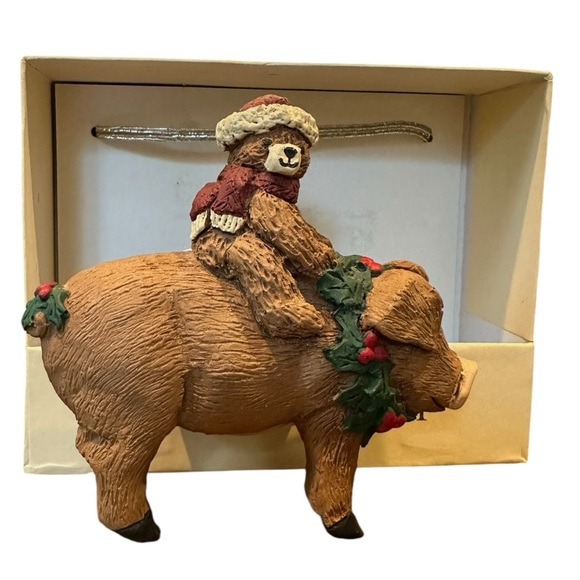 Santa Bear riding Pig Wind-Up Musical Ornament 'Santa Claus is coming to town' - Picture 7 of 14